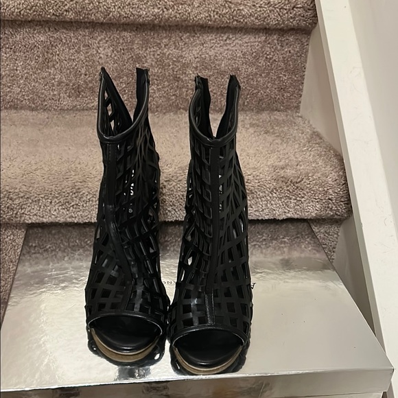 DijiGirls Black Cutout Heels - Picture 1 of 7